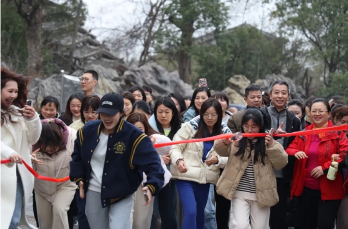 市城投集團(tuán)開展“團(tuán)結(jié)一心 拼搏進(jìn)取 奮戰(zhàn)2025”迎新年登山、健步走活動(dòng)